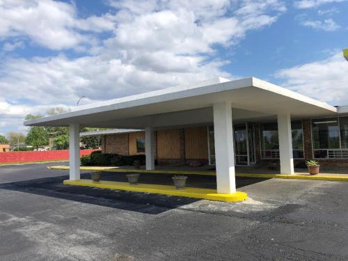 Regal 8 Inn & Suites Regal 8 Inn & Suites