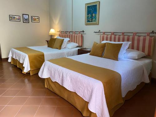 2 double beds