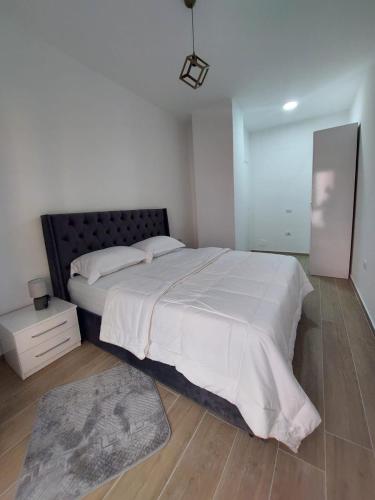 One-Bedroom Apartment image 7