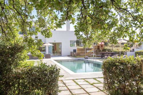 Villa Mia Heated pool Pickleball court kids area Center 8 min beach 2km