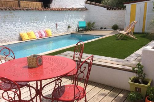 La maison en couleur 4 étoiles 10 pers avec piscine privée - Location saisonnière - La Tremblade