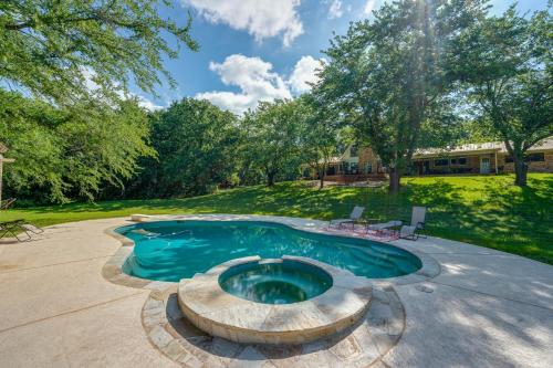 Texas Retreat with Deck, Grill and Spacious Yard!