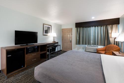 Super 8 by Wyndham Fairfield - image 10