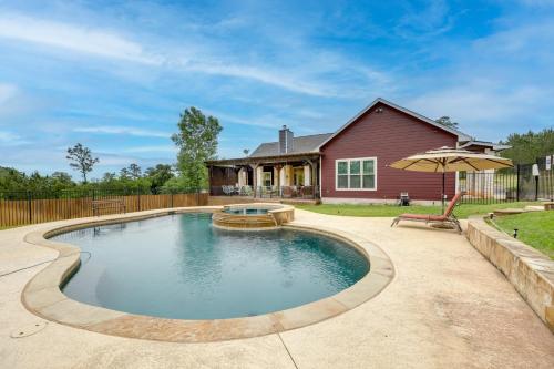 Pool and Hot Tub in Sunny Smithville Getaway! in Smithville, USA