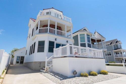 B&B North Cape May - Blessings on the Bay!! Oceanfront Home with Heated Pool! - Bed and Breakfast North Cape May