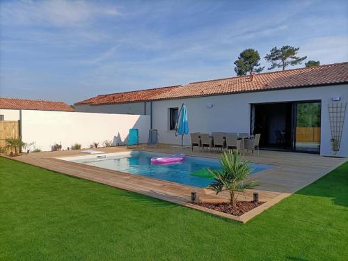 Charmante maison 8 personnes à 2km de la mer, avec piscine "HappyWeek" St Jean de Monts