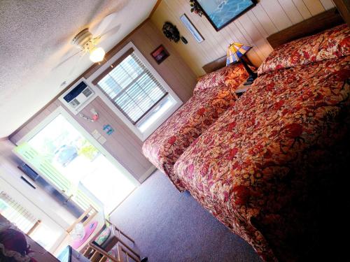 Patras Grand Beach Motel – Old Orchard Beach, ME