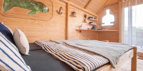 Treehouse U lesa in Osecna