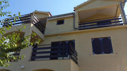  Apartments Danica in Donji Karin