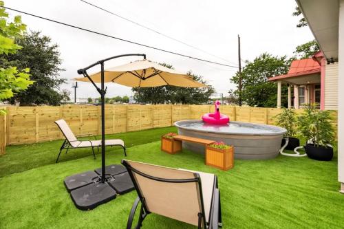 Downtown Modern Farmhouse-Pool- Sleeps 12 near The DoSeum - San Antonio's Museum for Kids