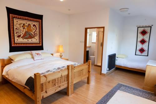 1 king bed, 1 twin bed