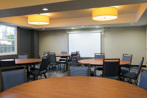 Fairfield Inn & Suites San Diego Old Town - image 7