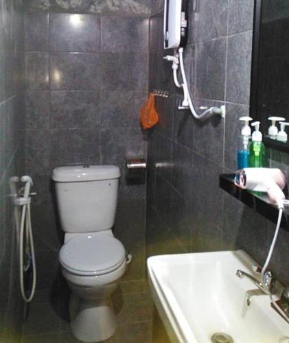 Bathroom, Myera Hotel near Paragliding Bukit Jugra