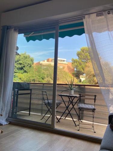 Appartement Cosy Avec Terrasse Parking Proche Plages et Calanques