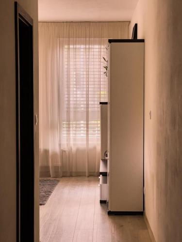 Elegant Escape Apartment I - City Centre & Free Parking, Братислава (фото 6)