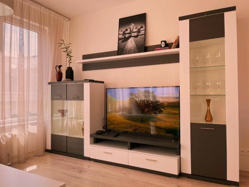 Elegant Escape Apartment I - City Centre & Free Parking, Братислава (фото 2)