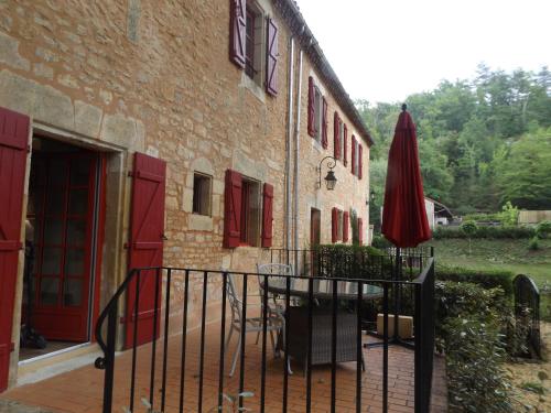 Domaine de La Barde apartments in the old walnut mill and forge