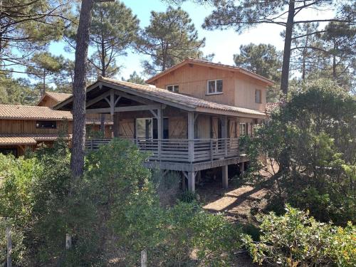 Maison bois dans la forêt de Carcans-plage