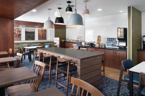 Fairfield Inn & Suites by Marriott Jacksonville - image 6