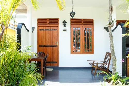 Basic Double Room image 10