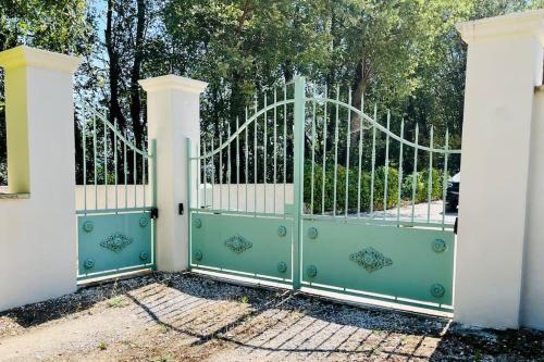 Villa dans écrin de verdure avec sa grande piscine