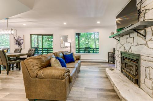 Modern Waynesville Cabin about 9 Mi to Lake Junaluska! in Jonathan Creek