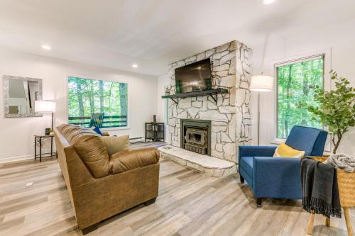 Modern Waynesville Cabin about 9 Mi to Lake Junaluska! in Jonathan Creek