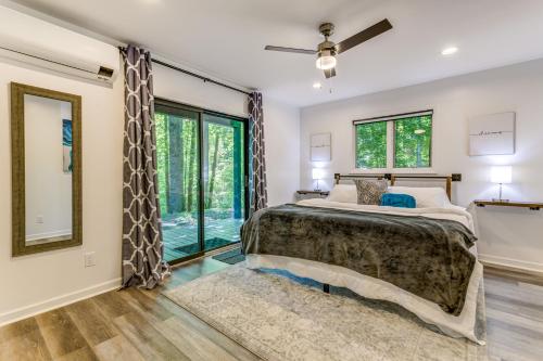 Modern Waynesville Cabin about 9 Mi to Lake Junaluska! in Jonathan Creek