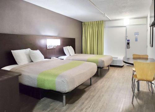 2 double beds