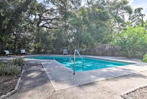 Pool home sleeps 6 with large fenced yard - Duval County, FL