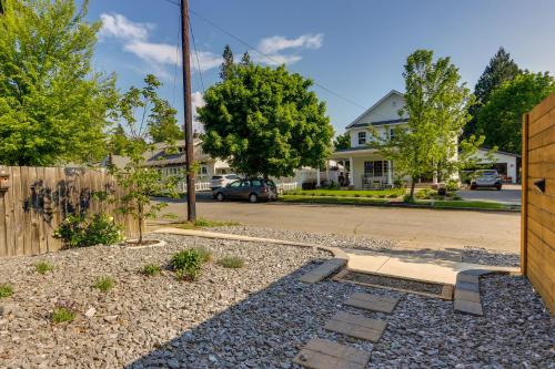 Cozy Coeur dAlene Studio, Walk to Downtown and Lake