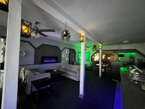 . Luxury Suites Boutique Hotel and Lounge