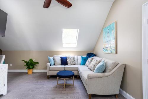 Elegance at Huntington Spacious Family Apt Yard in Huntington Station