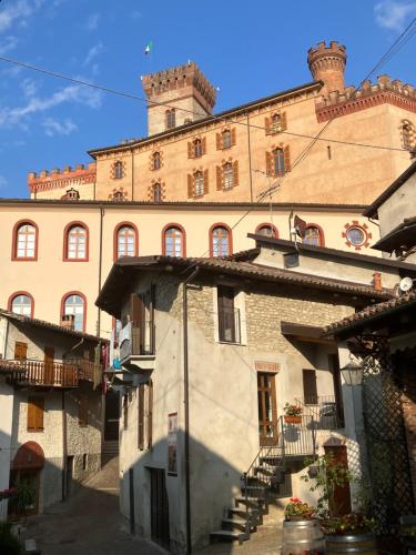 UN PASSO DAL CASTELLO - Apartment - Barolo