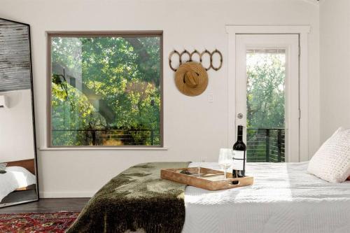 The Woodland Oasis I Luxurious Cabin Getaway I in Seguin, USA