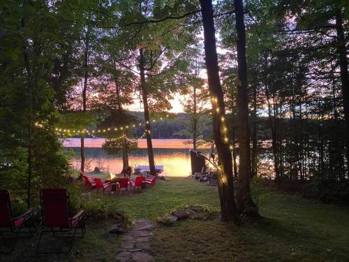 Lakefront Chalet Style Cottage on SalmonTrout Lake