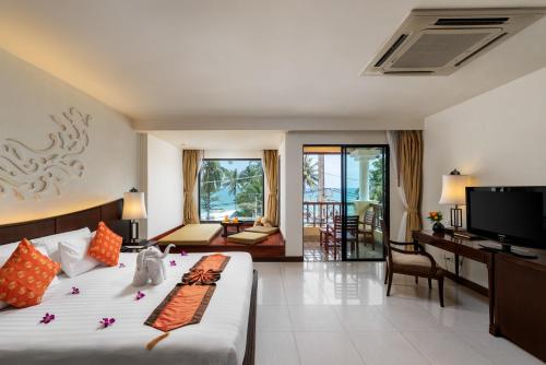 Deluxe Double or Twin Room image 7