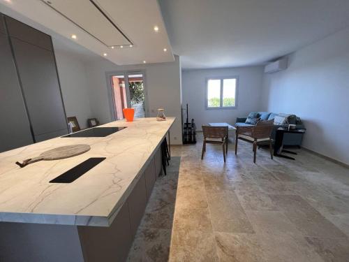 Maison rénovée avec jardin et climatisation, proche vignes - FR-1-726-28 (Maison renovee avec jardin et climatisation, proche vignes - FR-1-726-28) in La Croix-Valmer