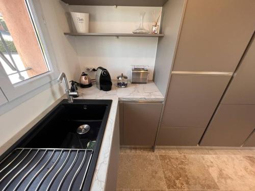 Maison rénovée avec jardin et climatisation, proche vignes - FR-1-726-28 (Maison renovee avec jardin et climatisation, proche vignes - FR-1-726-28) in La Croix-Valmer