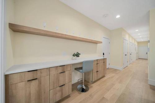 Modern Lux: Brand New 3BR Condo by UC in Chicago in Chicago, USA