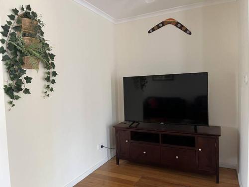 Spacious 5BR Melbourne Home for 12 guests