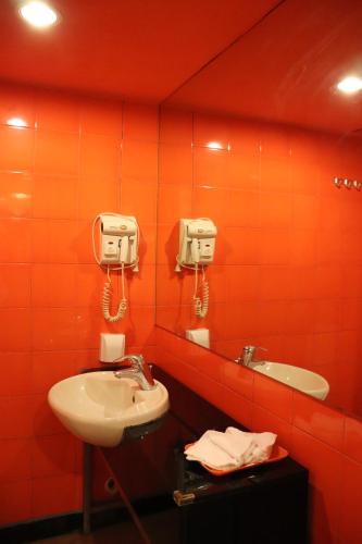 Bathroom, 4th Zhongshan Road Garden Inn in Yuexiu District