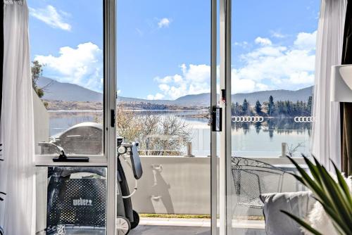 Horizons 306 - Deluxe Lake Front Studio l Pool l Tennis l WiFi l BBQ, Jindabyne (Foto 6)