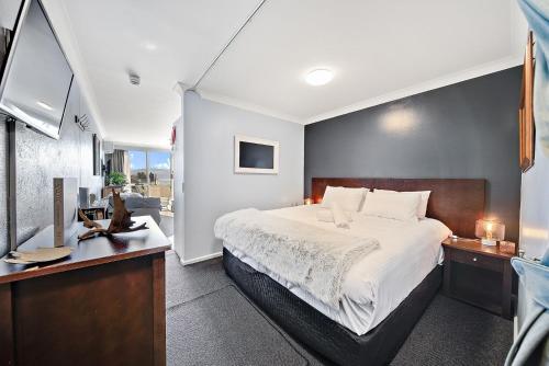 Horizons 306 - Deluxe Lake Front Studio l Pool l Tennis l WiFi l BBQ, Jindabyne (Foto 8)