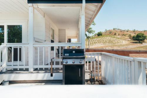 Wine Country Modern Farmhouse Heated Pool, Hot Tub, Tesla