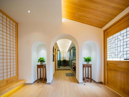 Courtyard View Comfort Two-Bedroom Suite - Anfu image 3
