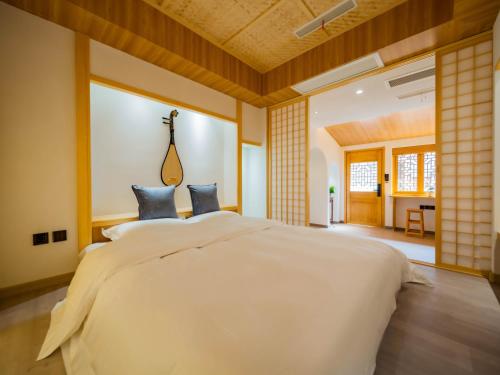 Courtyard View Comfort Two-Bedroom Suite - Anfu image 5
