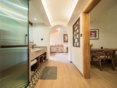 Courtyard View Comfort Two-Bedroom Suite - Anfu image 6