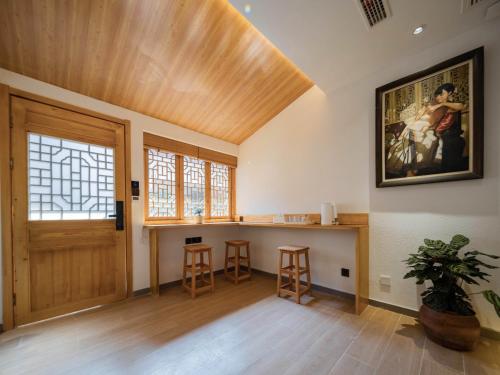 Courtyard View Comfort Two-Bedroom Suite - Anfu image 7