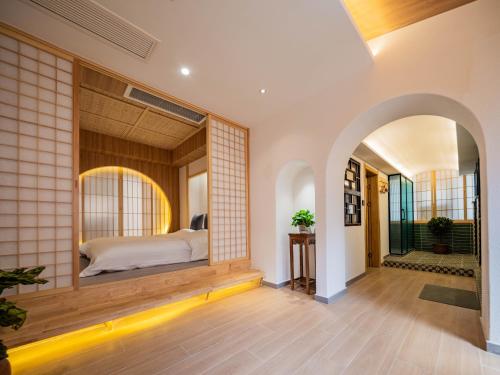 Courtyard View Comfort Two-Bedroom Suite - Anfu image 9